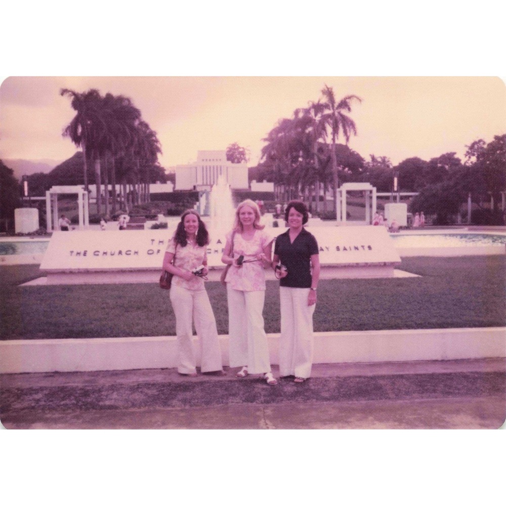 Vintage 1970s Laie Hawaii Temple LDS Church Fountain Sign Women Photo - Picture 1 of 1